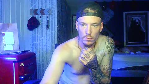 Snapshot of oh_you_know69 chatting on October 1, 9:52 am who dares  toss me some  tips lets have fun online show from October 1, 9:52 am