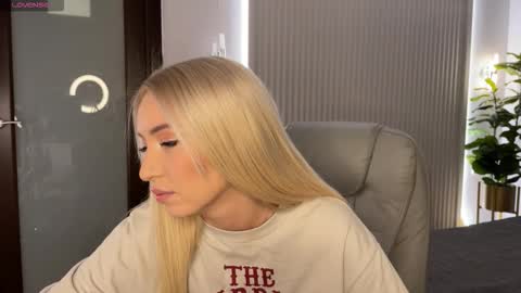 Emma online show from February 9, 1:09 am