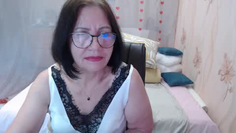 Snapshot of olgahottie chatting on October 16, 11:47 pm OlgaHottie online show from October 16, 11:47 pm