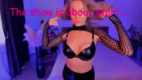 Snapshot of oliva_candy chatting on March 8, 7:53 pm oliva_candy online show from March 8, 7:53 pm