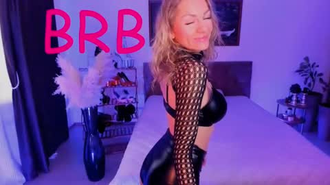 Snapshot of oliva_candy chatting on March 11, 11:12 am oliva_candy online show from March 11, 11:12 am