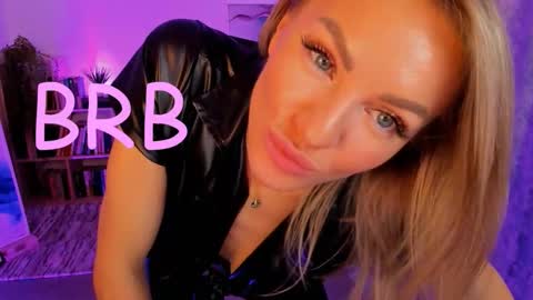 Snapshot of oliva_candy chatting on October 2, 8:07 pm oliva_candy online show from October 2, 8:07 pm
