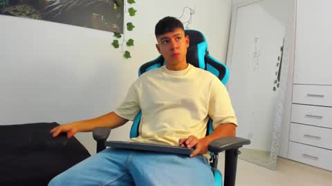 Oliver bray online show from March 9, 3:05 pm