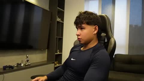 Oliver bray online show from April 20, 11:08 pm