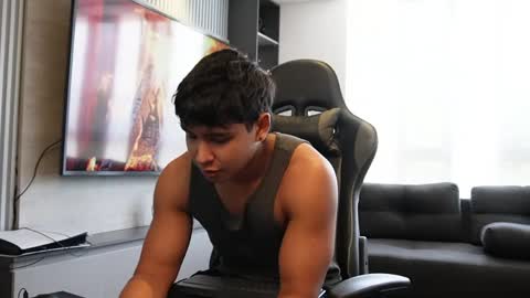 Oliver bray online show from April 6, 4:19 pm