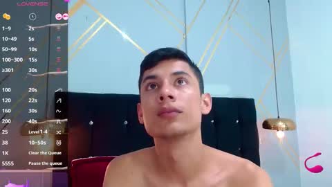 Snapshot of oliver_king_sex chatting on February 25, 9:48 pm Oliver Smith online show from February 25, 9:48 pm