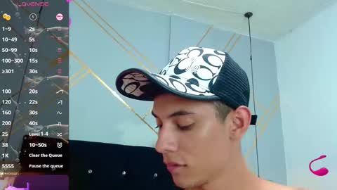 Snapshot of oliver_king_sex chatting on February 27, 12:25 am Oliver Smith online show from February 27, 12:25 am