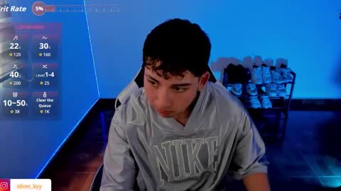 Snapshot of oliver_kyy chatting on October 10, 6:58 pm oliveeer online show from October 10, 6:58 pm