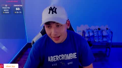 Snapshot of oliver_kyy chatting on September 12, 7:38 pm oliveeer online show from September 12, 7:38 pm