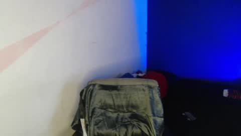 oliver_laid_2023 online show from February 3, 4:04 am