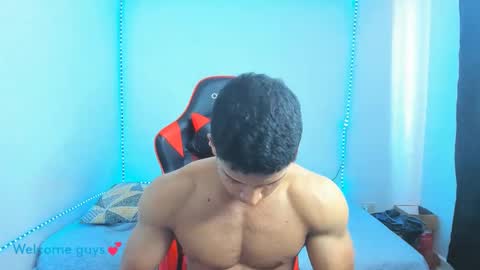 Snapshot of oliver_thompsson chatting on February 7, 9:04 pm oliver thompsson online show from February 7, 9:04 pm