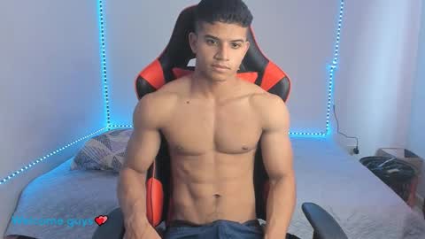 Snapshot of oliver_thompsson chatting on December 17, 1:16 pm oliver thompsson online show from December 17, 1:16 pm