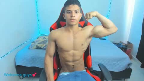 Snapshot of oliver_thompsson chatting on January 26, 5:13 pm oliver thompsson online show from January 26, 5:13 pm
