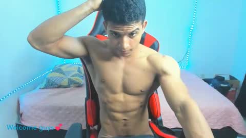Snapshot of oliver_thompsson chatting on March 10, 12:50 am oliver thompsson online show from March 10, 12:50 am
