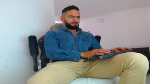 oliver online show from September 23, 1:05 pm