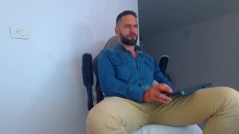 oliver online show from March 8, 12:00 am