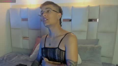 Snapshot of olivermontiel chatting on September 22, 7:40 pm Oliver online show from September 22, 7:40 pm