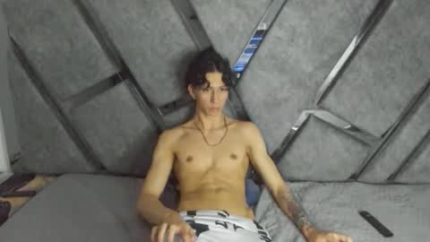 oliverthompson_01 online show from October 7, 7:04 am