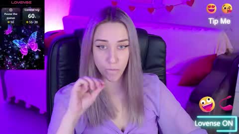 Snapshot of olivia_daze chatting on October 12, 7:05 pm olivia_daze online show from October 12, 7:05 pm