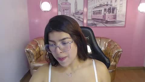 Snapshot of olivia_grenville_t chatting on September 25, 9:44 pm Olivia online show from September 25, 9:44 pm