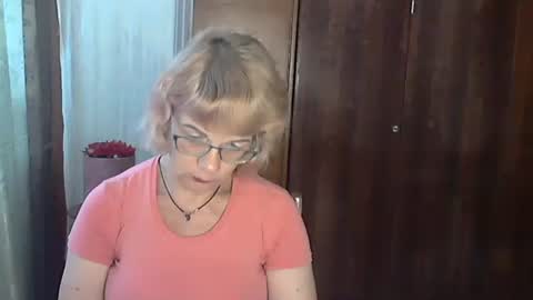 Olivia Mia online show from July 8, 11:02 am