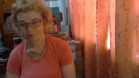 Olivia Mia online show from June 30, 10:58 am