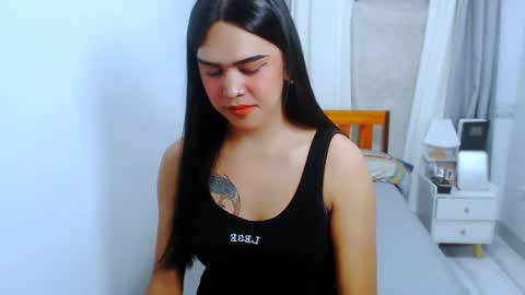 olivia_xxo online show from July 15, 11:59 am