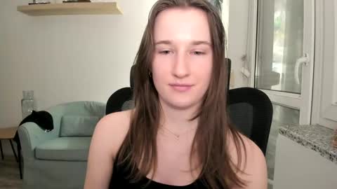 Oliwiaa2004 online show from January 25, 10:28 pm