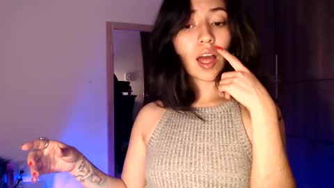 oliviaaa__ online show from December 18, 3:58 am