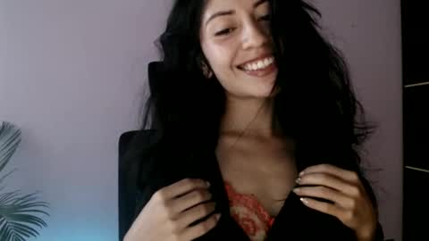 oliviaaa__ online show from May 1, 10:04 pm