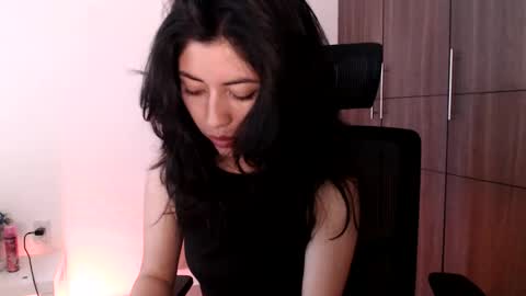 oliviaaa__ online show from January 11, 6:33 pm