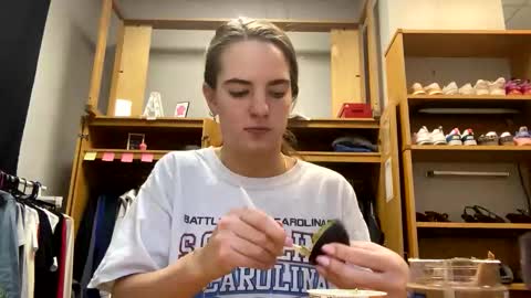 oliviaaraee online show from February 9, 10:45 pm