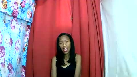 Snapshot of oliviah27 chatting on October 12, 5:44 am oliviah27 online show from October 12, 5:44 am