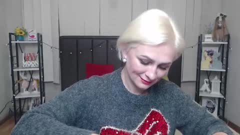 Snapshot of oliviahorst chatting on October 14, 5:32 am OliviaHorst online show from October 14, 5:32 am