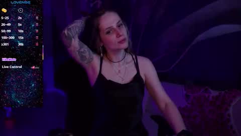 Snapshot of oliviamcclean chatting on September 25, 12:39 am Liv online show from September 25, 12:39 am