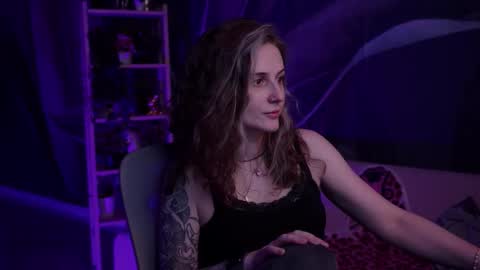 Snapshot of oliviamcclean chatting on September 17, 5:44 am Liv online show from September 17, 5:44 am