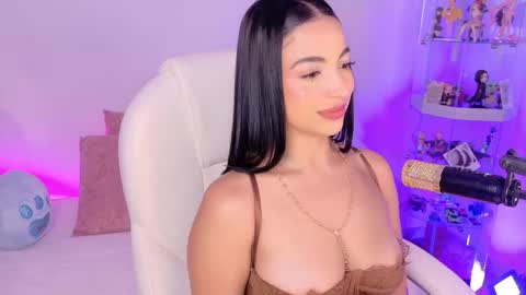 Olivia Mcneill  online show from October 20, 5:01 am