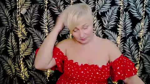 Snapshot of oliviaoskar_ chatting on February 8, 6:11 pm Kelly online show from February 8, 6:11 pm