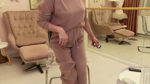 OliviaSway online show from February 26, 10:15 pm