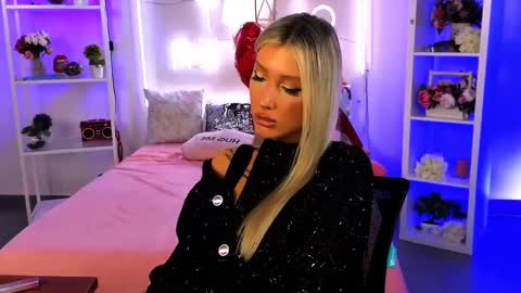 Olivia online show from February 24, 2:15 pm