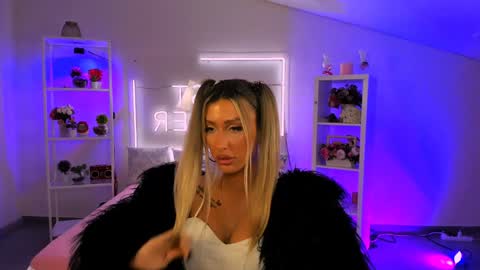 Olivia online show from February 1, 2:45 pm