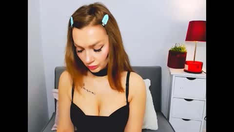 Snapshot of oliviawomen chatting on December 24, 6:44 am OliviaWomen online show from December 24, 6:44 am