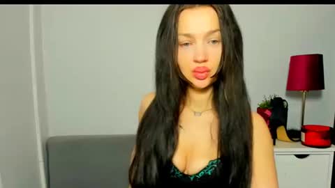 OliviaWomen online show from March 2, 7:26 am