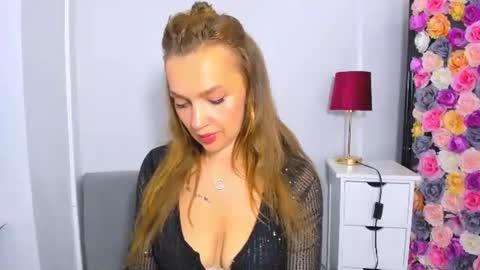 Snapshot of oliviawomen chatting on September 24, 4:25 pm OliviaWomen online show from September 24, 4:25 pm