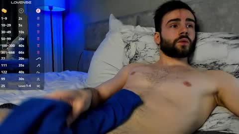 Snapshot of omgronnyy chatting on February 26, 5:03 am Mark cut 7.5 inches online show from February 26, 5:03 am