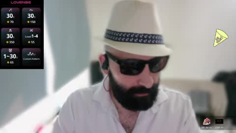 ona nisme online show from May 20, 5:19 pm