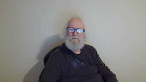 Snapshot of onanister chatting on February 28, 9:23 pm Somewhere over the rainbow online show from February 28, 9:23 pm