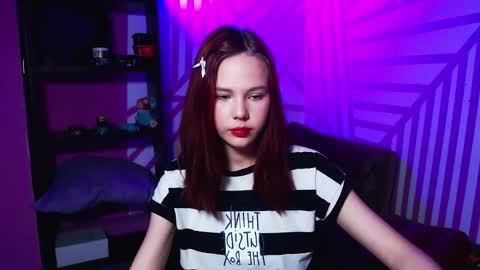 onessandra online show from September 20, 4:04 am