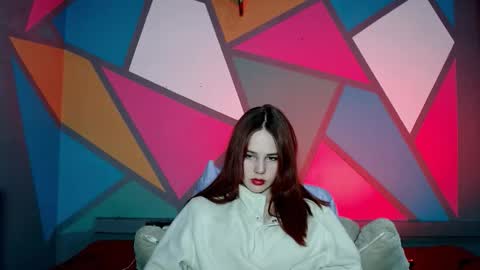 onessandra online show from December 5, 5:28 am