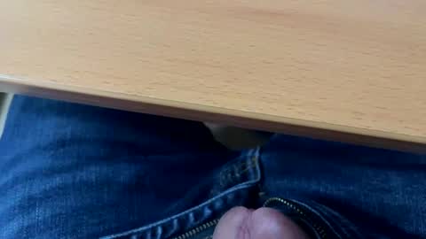 ooiskyfalloo online show from December 18, 5:26 am